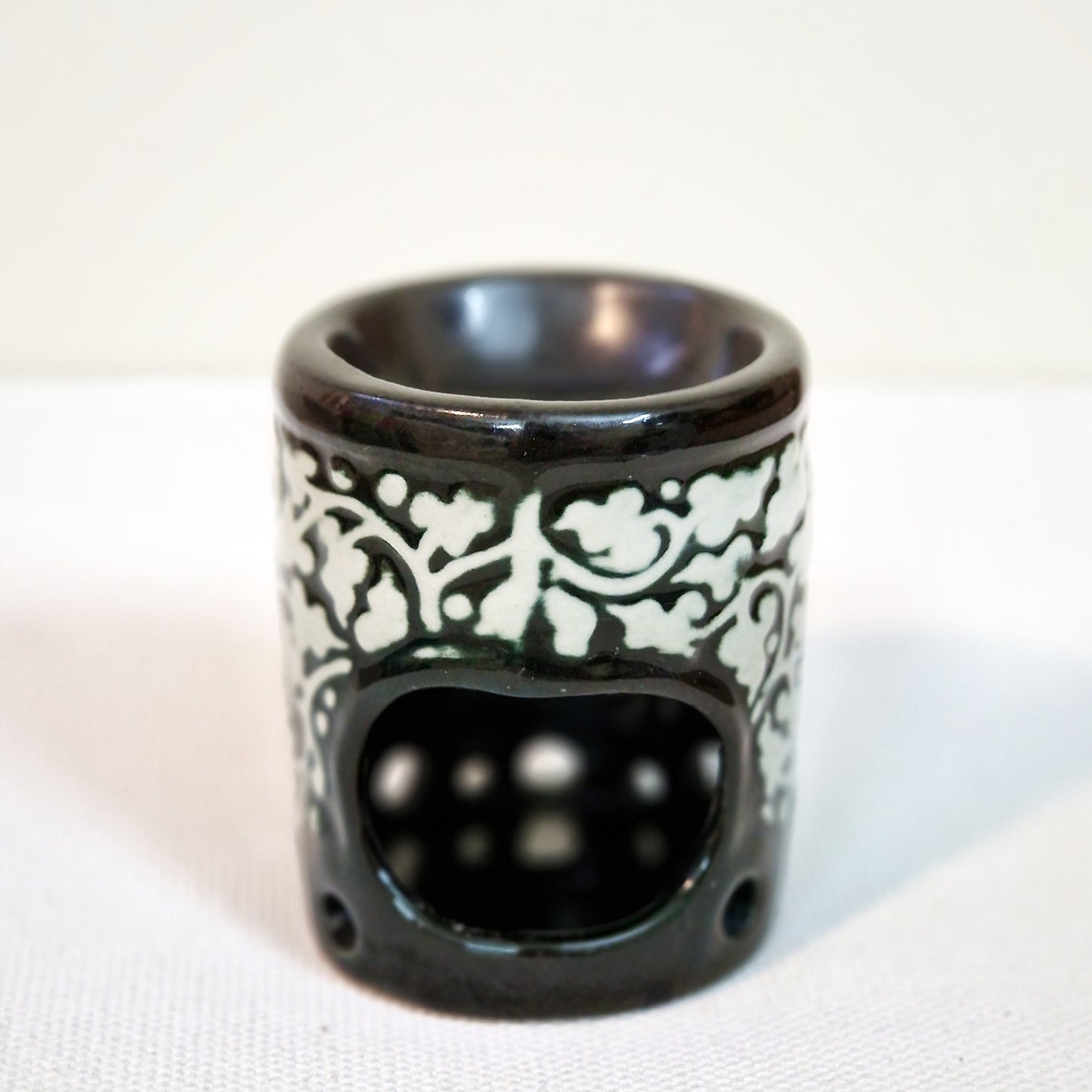 Straight Motif Carved Ceramic Oil Burner